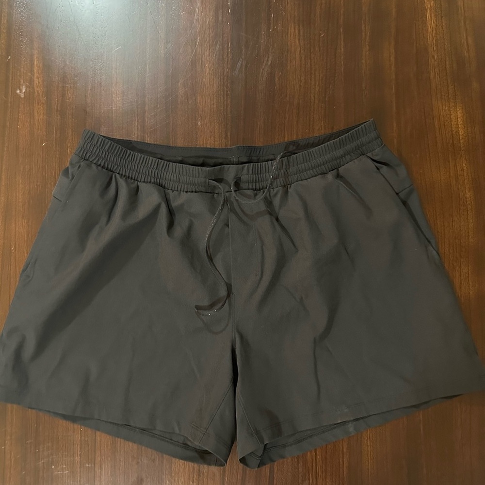 Lululemon 5” pool short - XXL